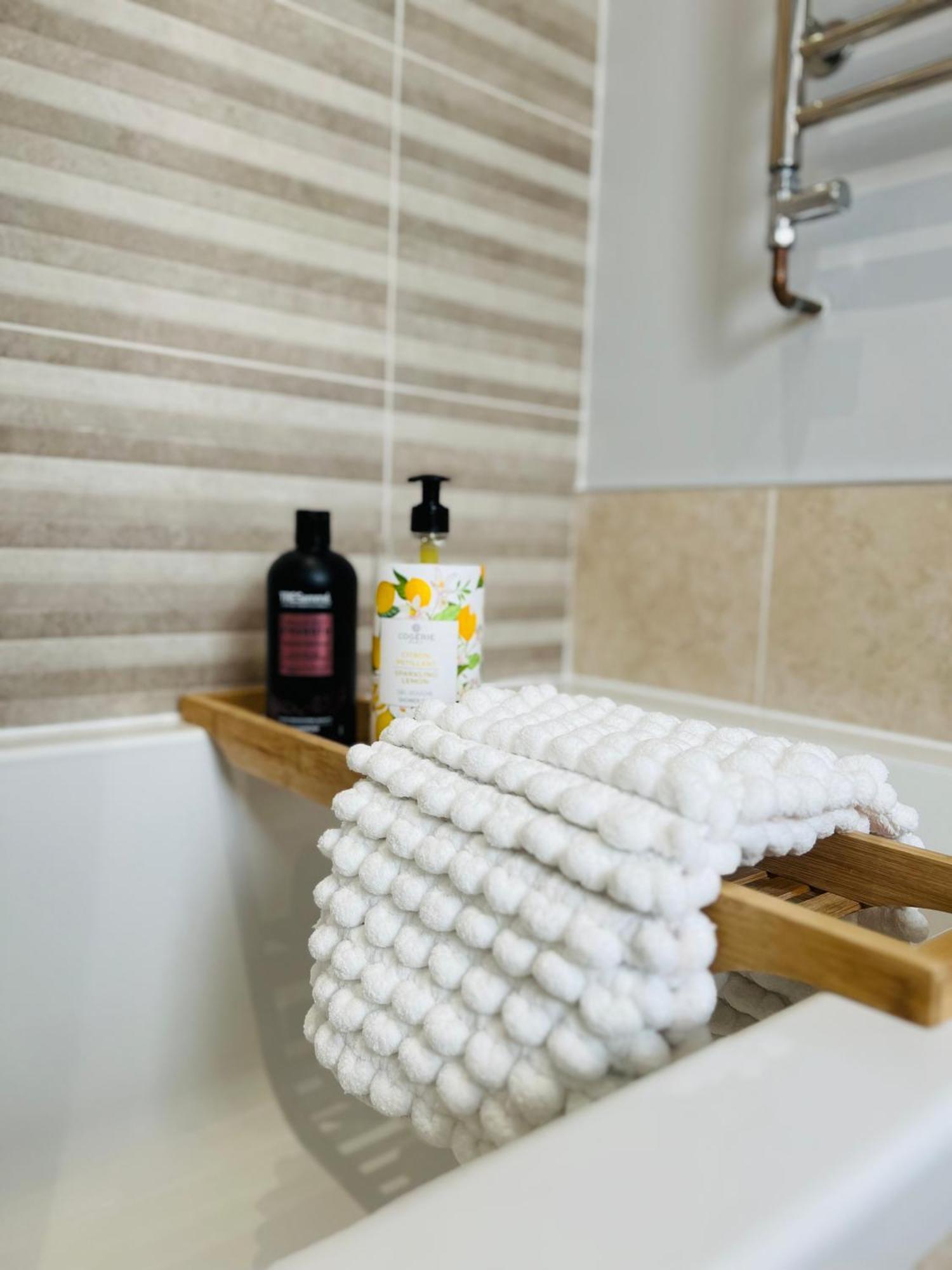 Private Double Room With Ensuite, No Breakfast, Truro City Centre Exterior foto